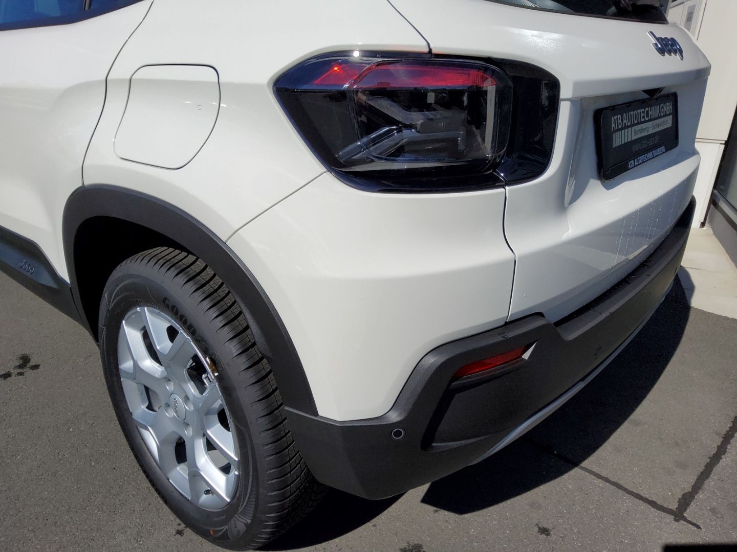 Fahrzeugabbildung Jeep Avenger Altitude Mildhybrid Allwetter, SHZ, Keyl