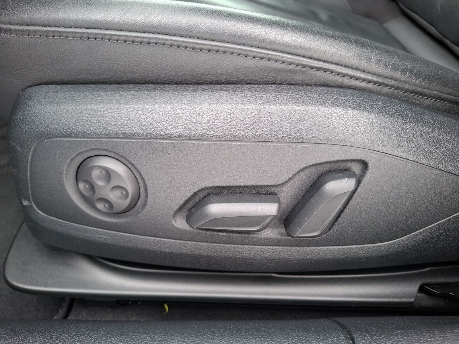 Fahrzeugabbildung Audi A4 Avant 40 TDI advanced quattro S-tronic LED AH