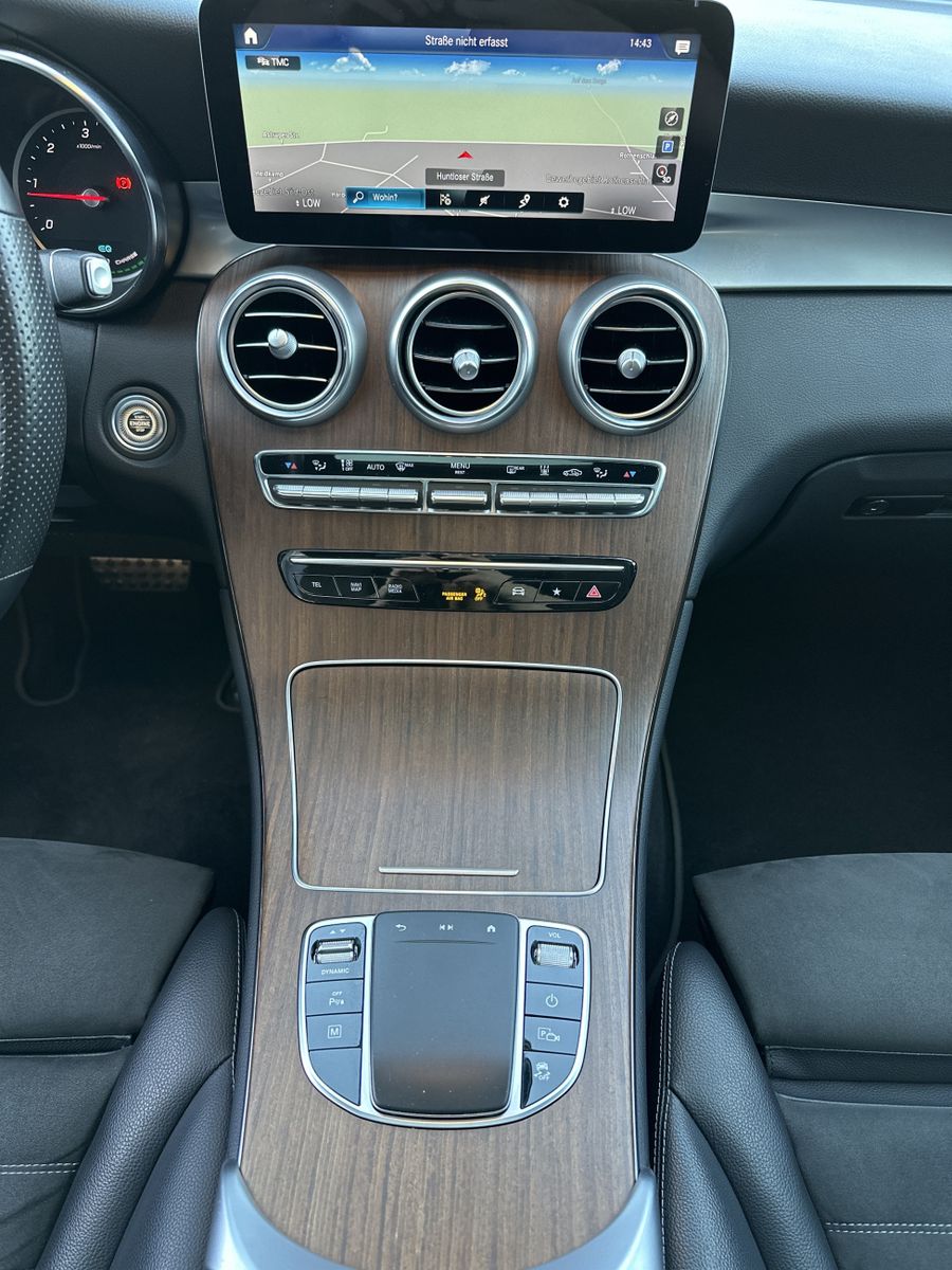 Fahrzeugabbildung Mercedes-Benz GLC 300de 4M AMG-Line NAV+LED+AHK+360°+PANO+19ZO