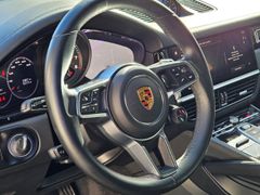Fahrzeugabbildung Cayenne Coupe GTS Vorbesitzer - Lionel Messi