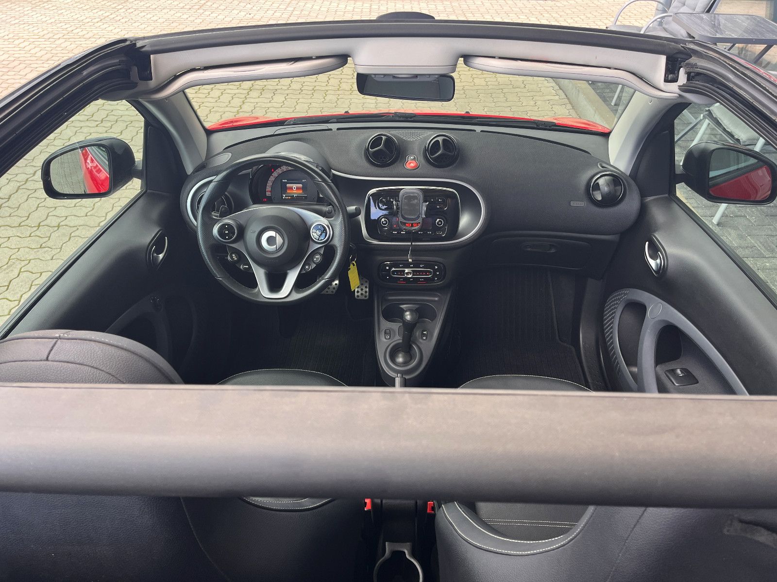 Fahrzeugabbildung Smart ForTwo Cabrio  66 kW Automatik / SHZ