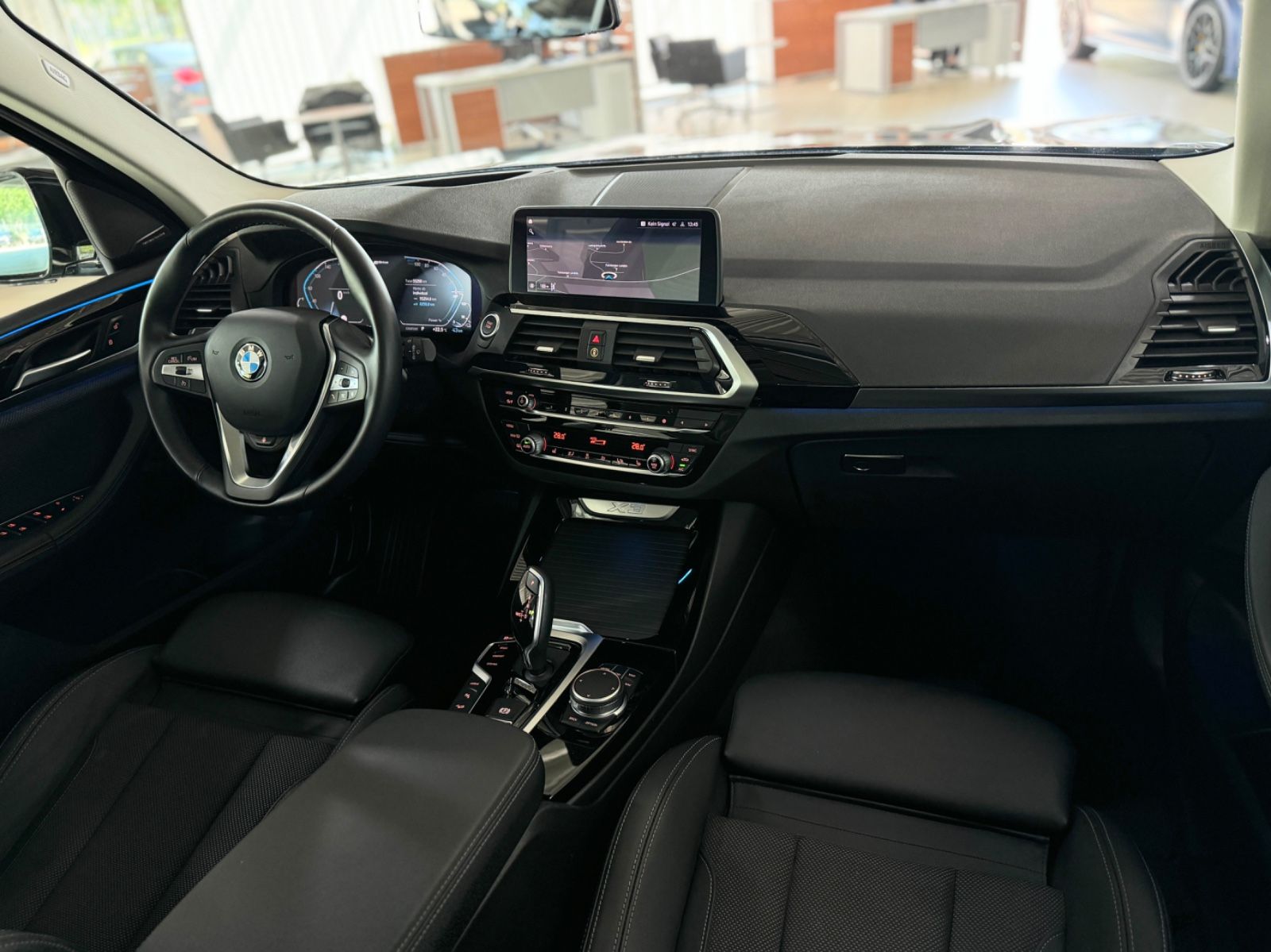 Fahrzeugabbildung BMW X3 xD30e xLine HUD Kamera  DAB Cockpit H/K Sport