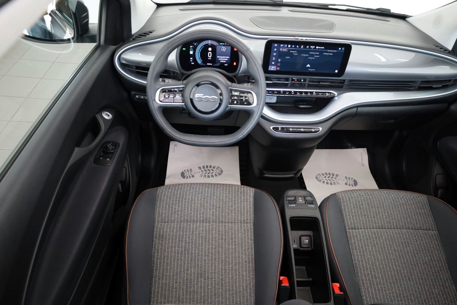 Fahrzeugabbildung Fiat 500e Icon Navi,Kamera,Panorama,8 fach bereift