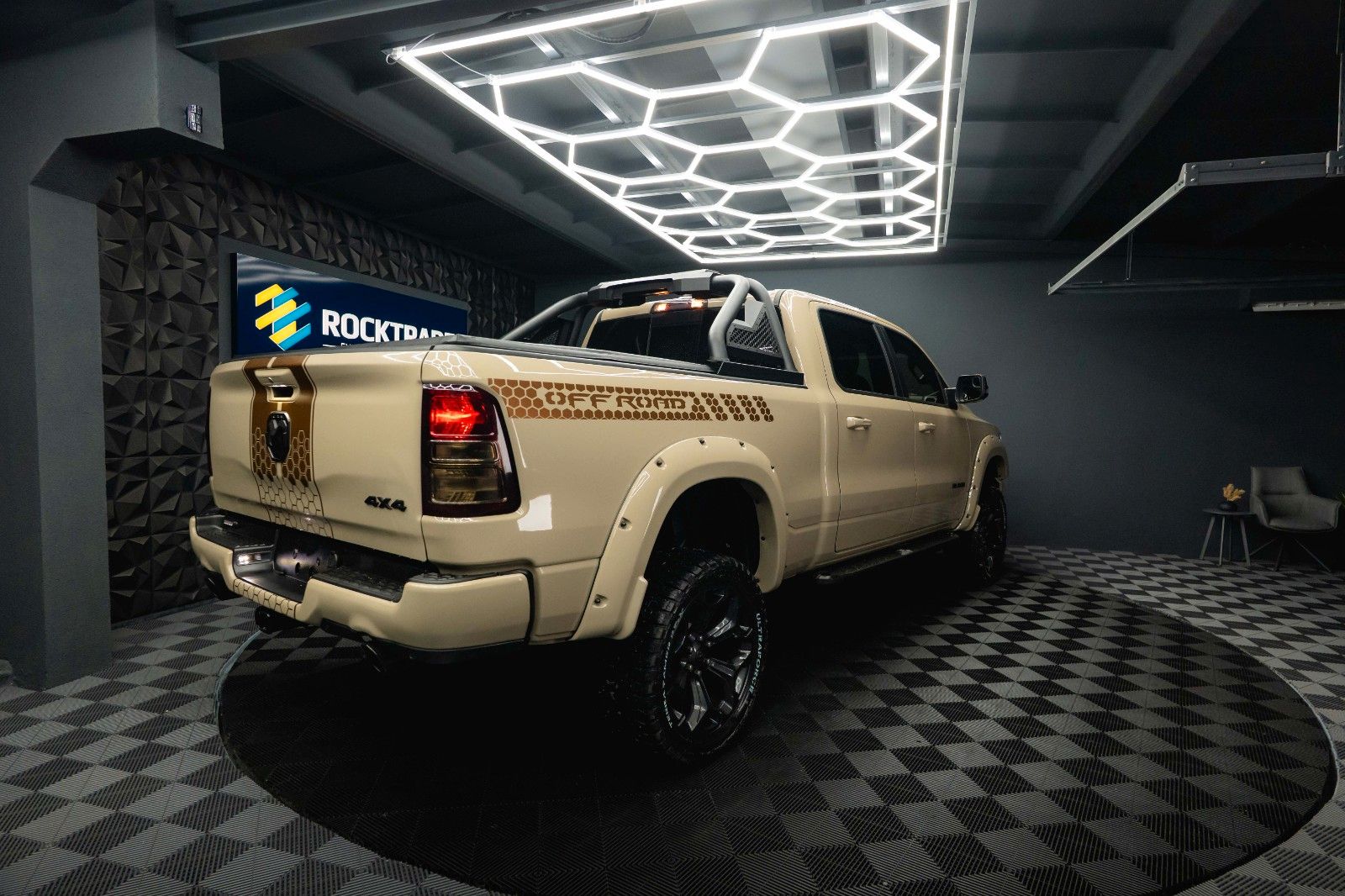 Fahrzeugabbildung Dodge RAM 5.7 V8 HEMI 4x4 OFFROAD LONGBED AXLE LOCK RC