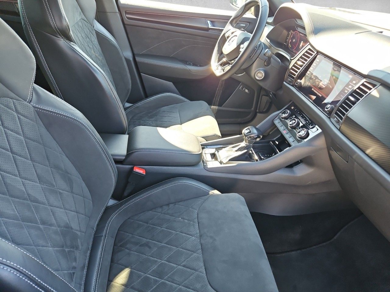 Fahrzeugabbildung SKODA Kodiaq Sportline DSG,4x4,AHK,Navi,Matrix,Canton