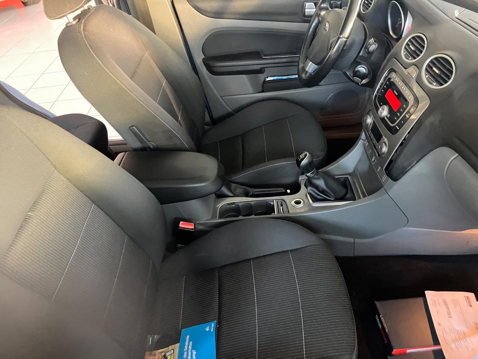 Ford Focus 2009 — photo 18