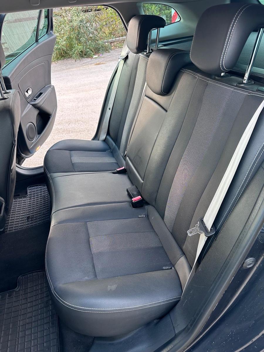 Renault Megane 2011 — photo 15