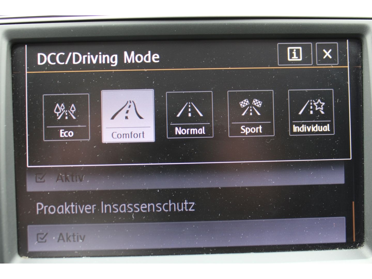 Fahrzeugabbildung Volkswagen Passat Variant Highline R-Line LED ACC StHZg Led