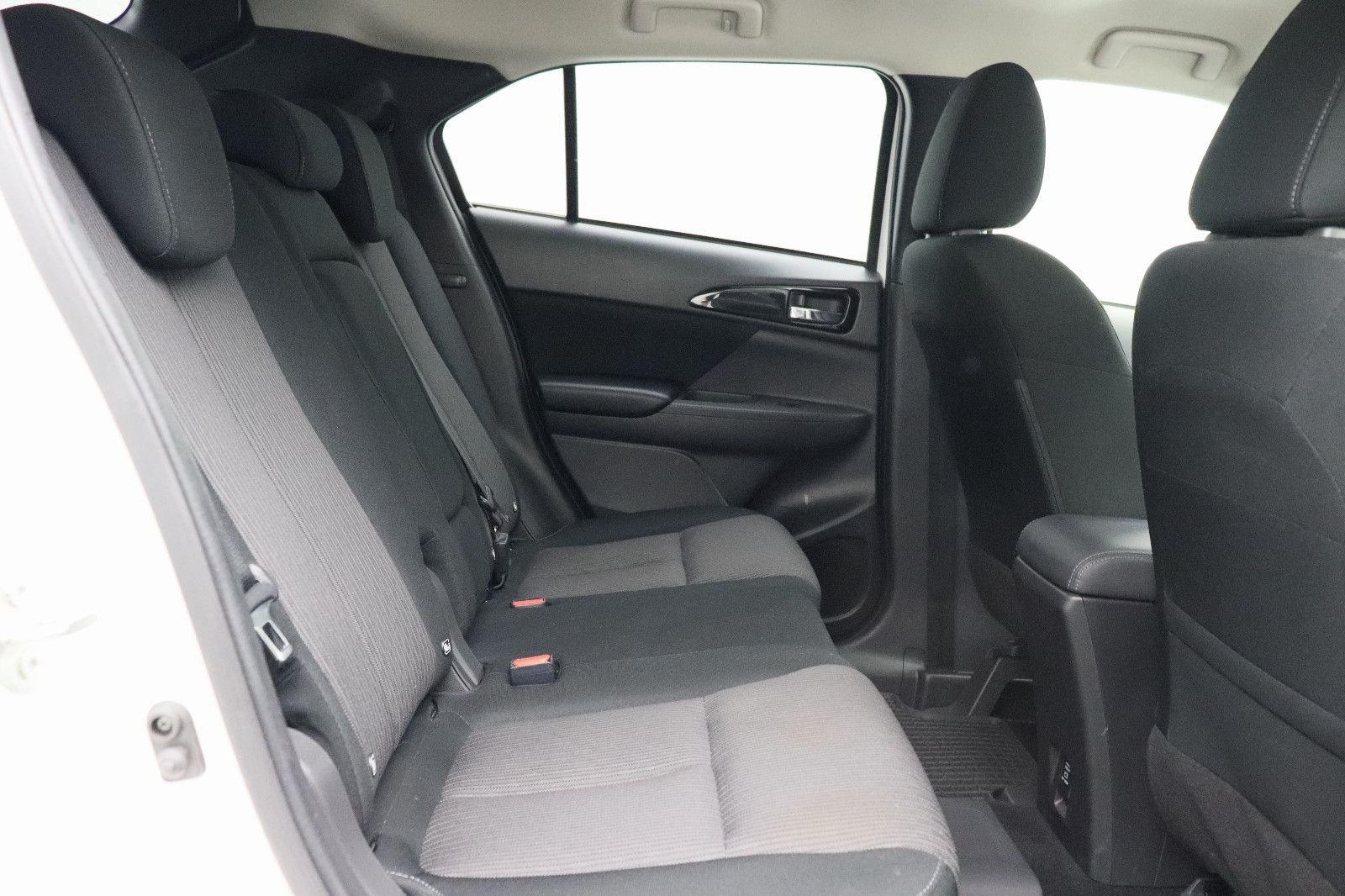 Fahrzeugabbildung Mitsubishi Eclipse Cross 2.4 Basis Hybrid 4WD