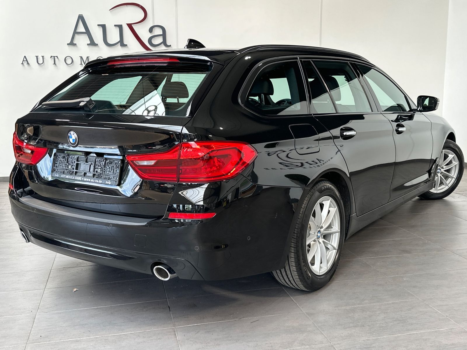 Fahrzeugabbildung BMW 520d xDrive Touring NAV+LED+SHZ+HEAD-UP+ACC+H&K