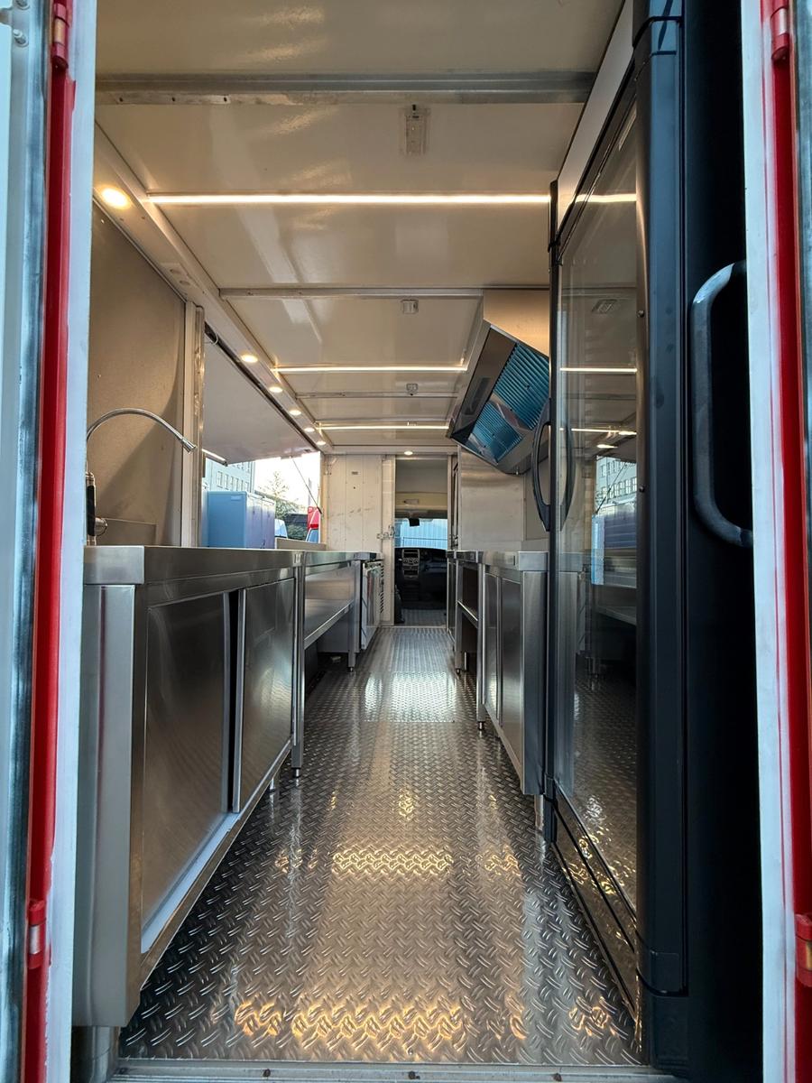 Iveco Foodtruck/ Imbisswagen - komplett ausgestattet