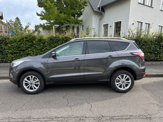 Ford Kuga 1,5 EcoBoost 4x4 134kW Titanium Autom. ...