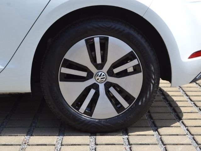 Golf VII e-Golf CL/WÄRMEPUMPE/LED/NAVI-PRO+VZE/D