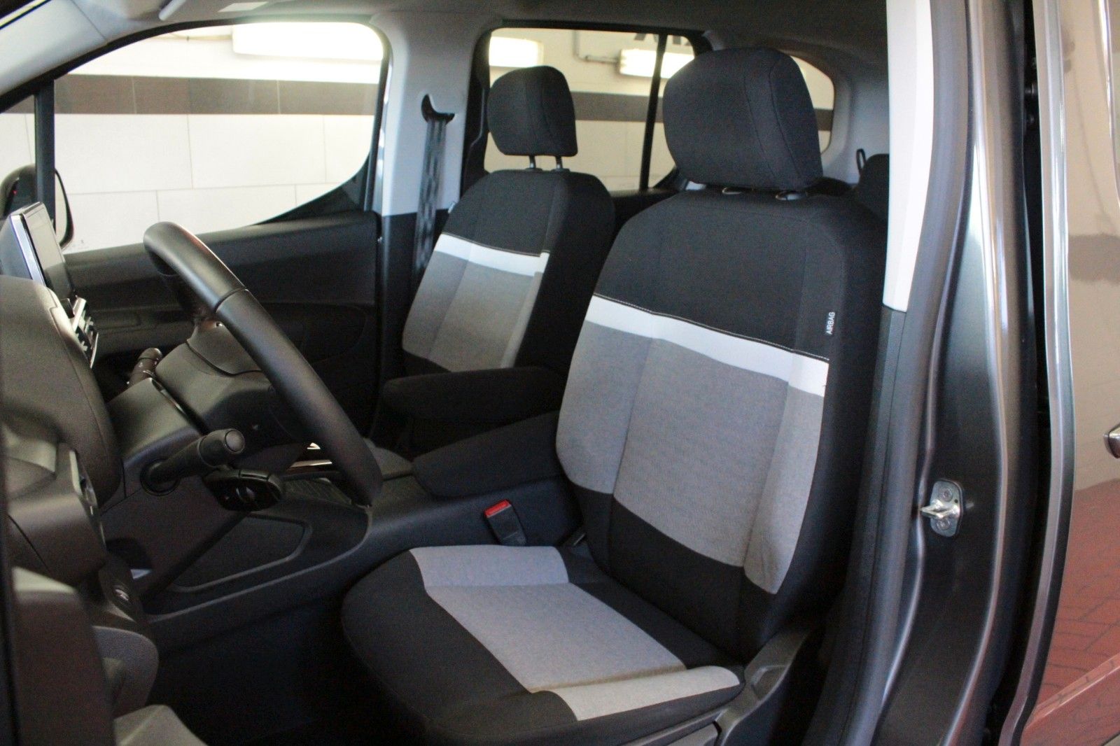 Fahrzeugabbildung Citroën Berlingo Kombi , 1.2 PureTech 110 2  Schiebtüren