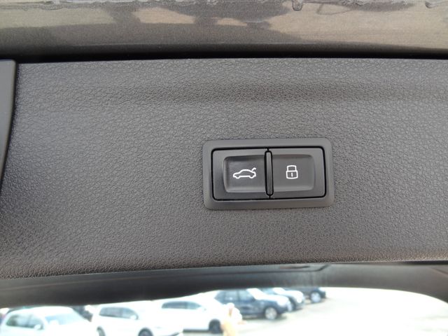 Fahrzeugabbildung Audi Q3 sport quattro/2xS-Line/2.Hd/Pano/AHK/Kam/Navi