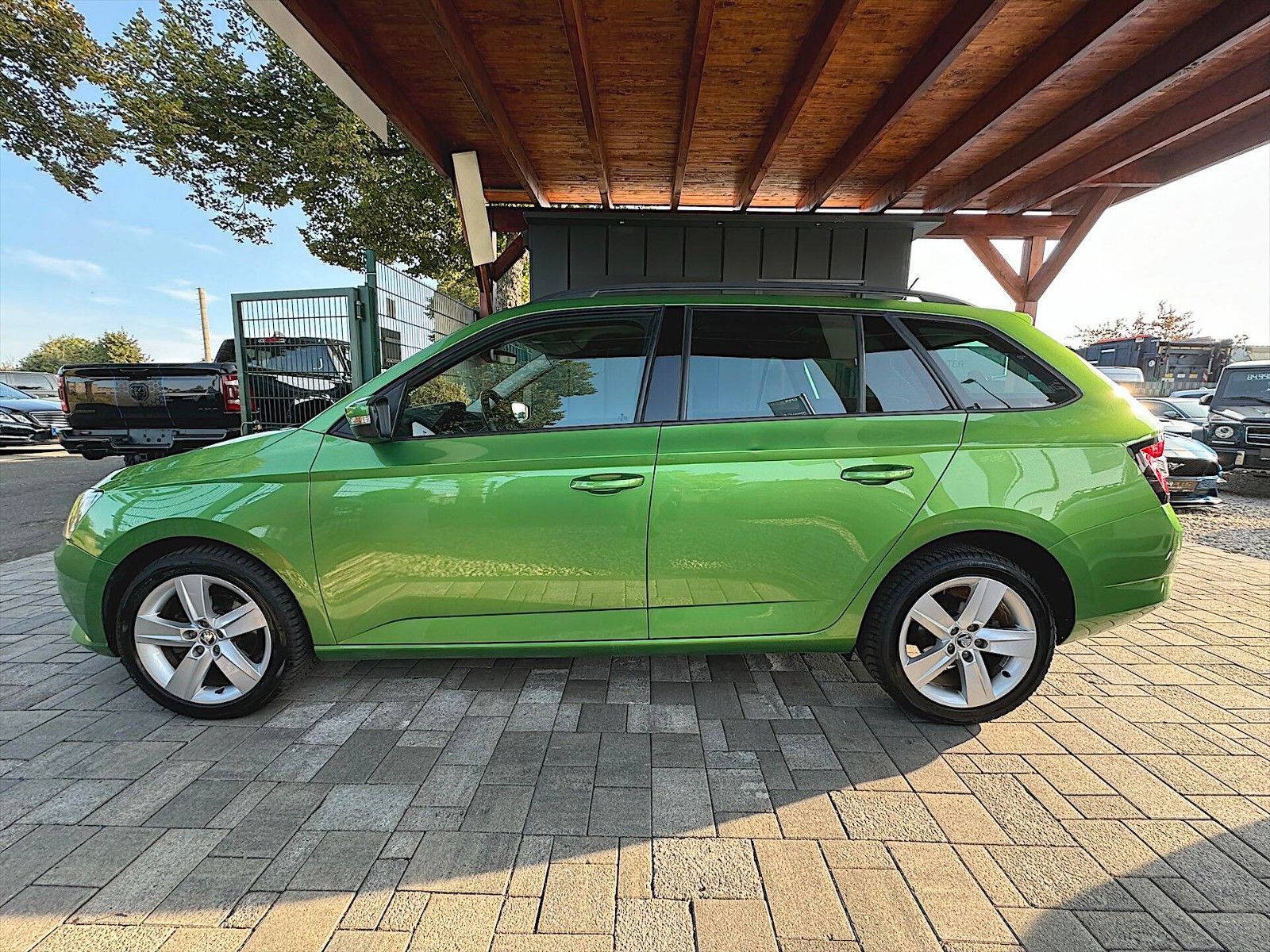 Fahrzeugabbildung SKODA Fabia Combi 1.0 TSI Drive Ambition *DAB*LED*