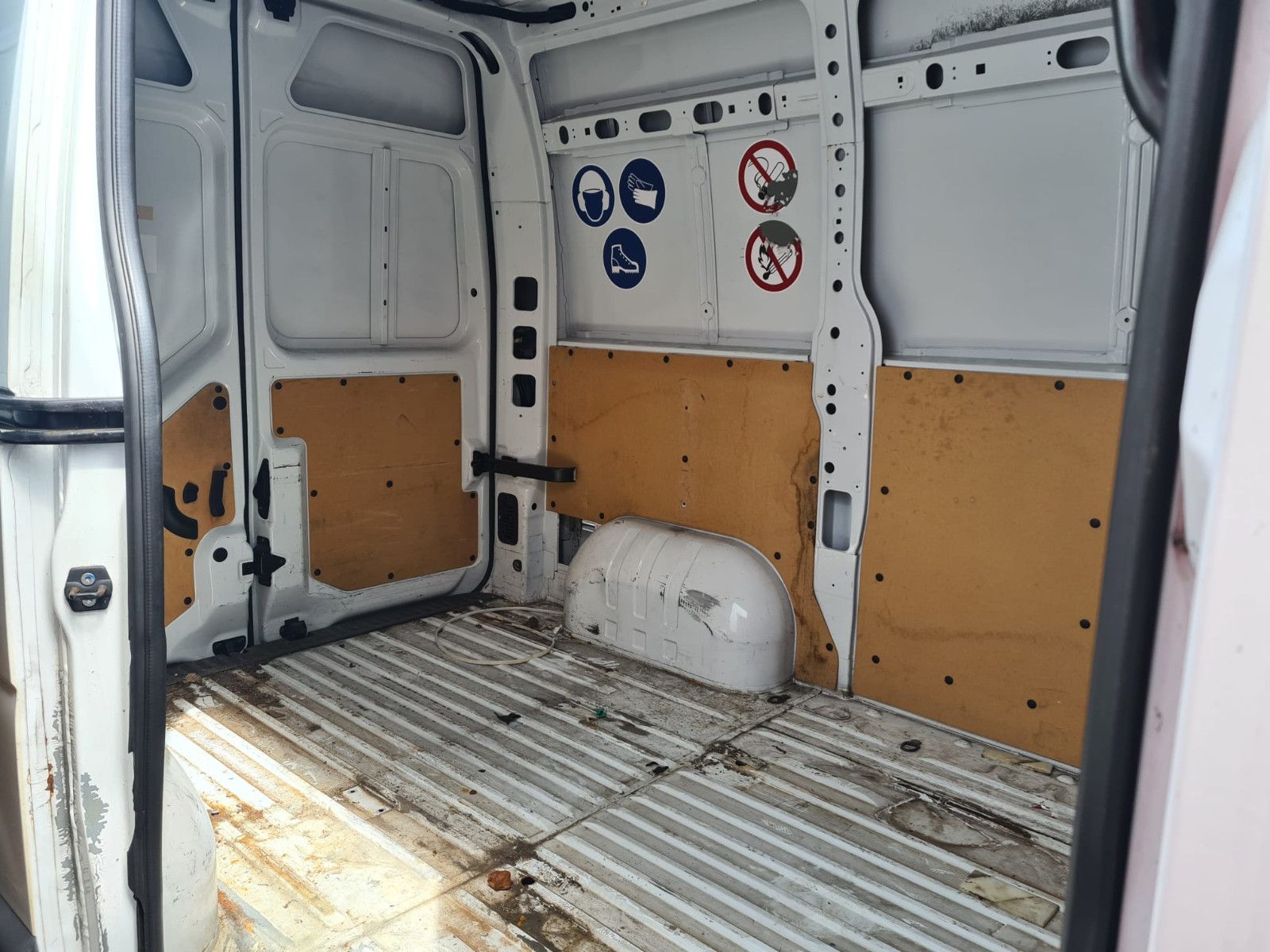Fahrzeugabbildung Renault Master III Kasten L1H2 HKa 3,5t / 1. HAND /