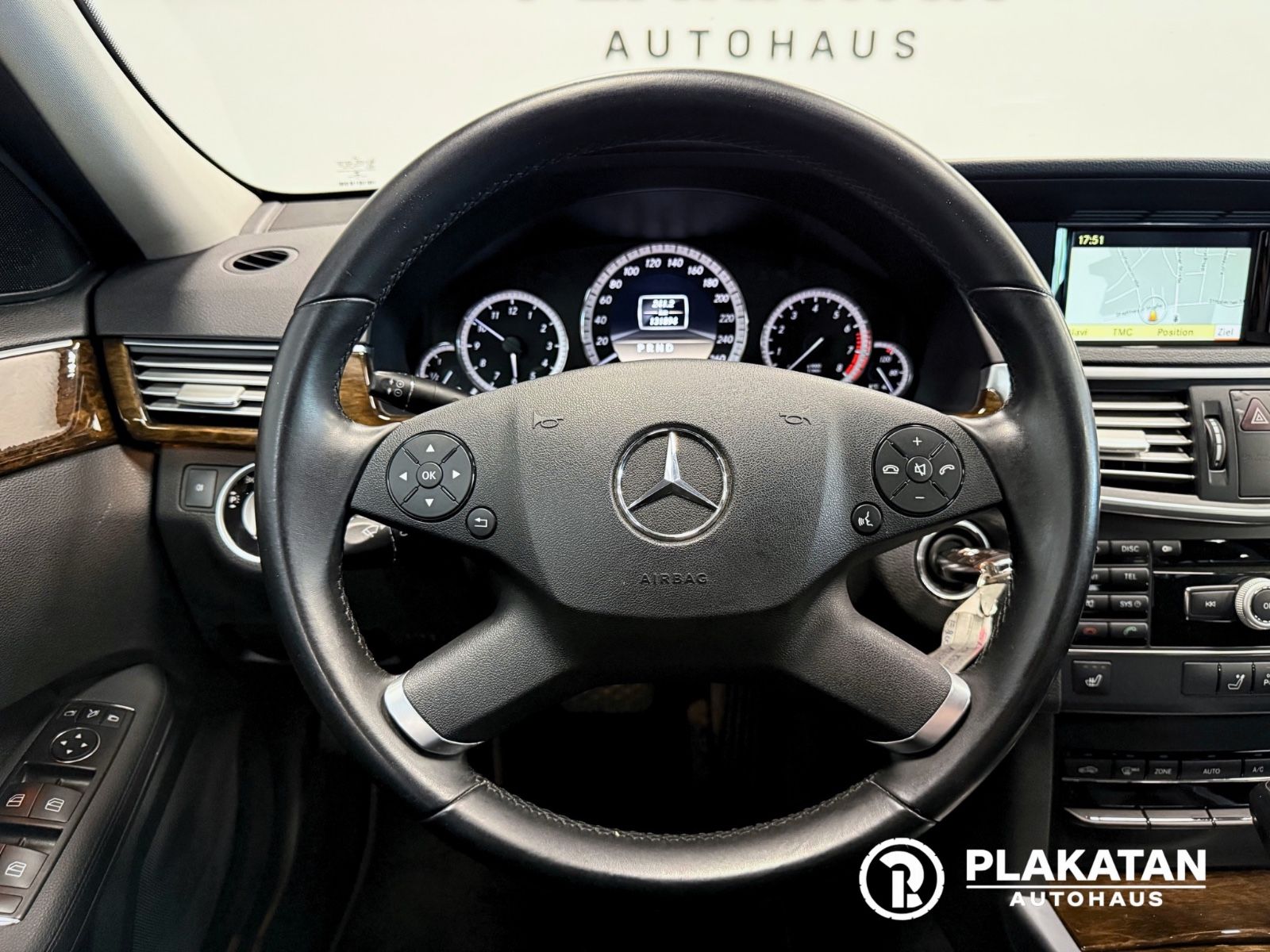 Fahrzeugabbildung Mercedes-Benz E 200 T-Modell Abst-Tempomat Navi MB-Service