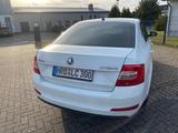 Skoda Octavia 1.6 TDI Style Style - Skoda Octavia mit Diesel-Antrieb: Limousine, 1.6