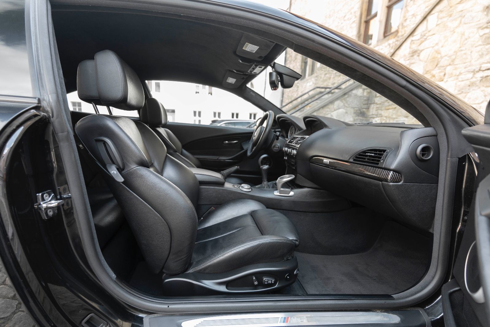 Fahrzeugabbildung BMW M6 Coupé Manual 1/323 Head Up Individual Audio