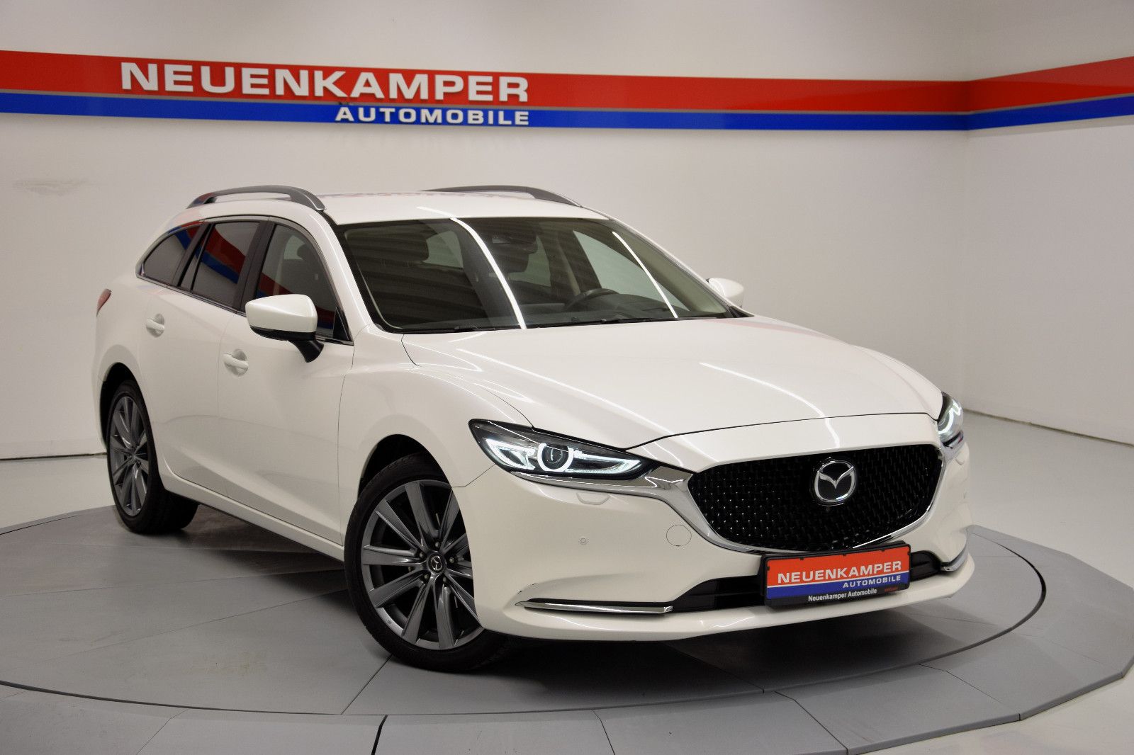 Fahrzeugabbildung Mazda 6 Kombi Signature LED NAVI HeadUp 1.Hand 360° 19