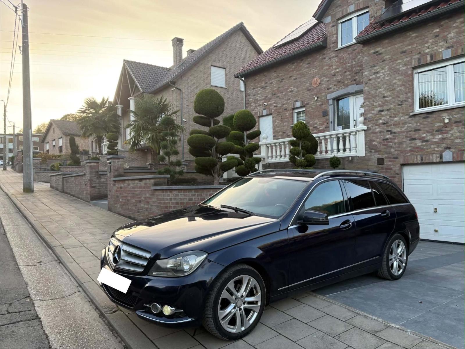 Mercedes-Benz C200 2012 — rear view