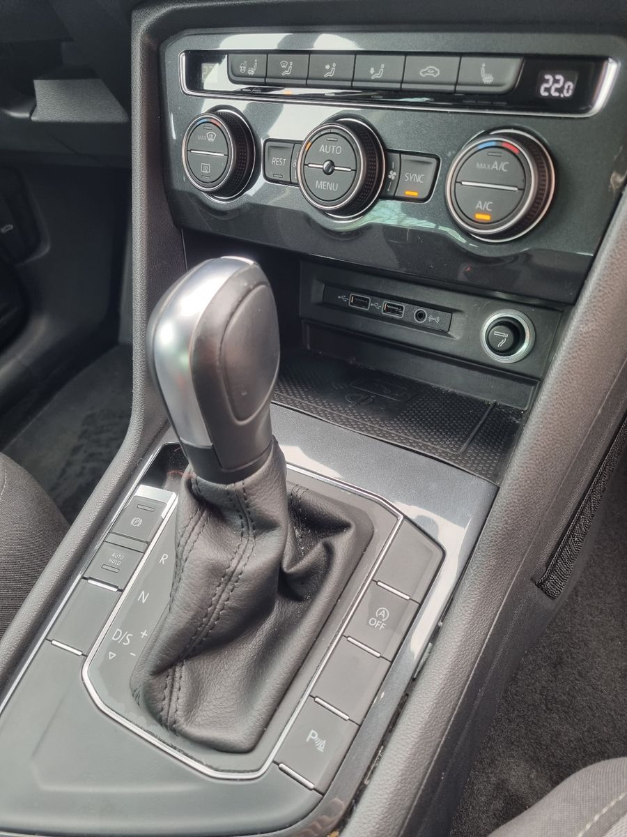 Fahrzeugabbildung Volkswagen Tiguan Comfortl. R Line 2.0 TDI DSG NAVI LED