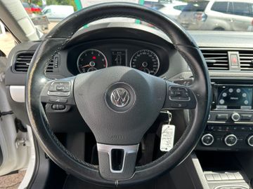 Fahrzeugabbildung Volkswagen Jetta VI 1.2 TFSI Life Navi