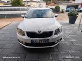Skoda Octavia 1.6 TDI Style Combi Style 4x4 - Skoda Octavia mit Diesel-Antrieb: Allradantrieb, Kombi, 1.6