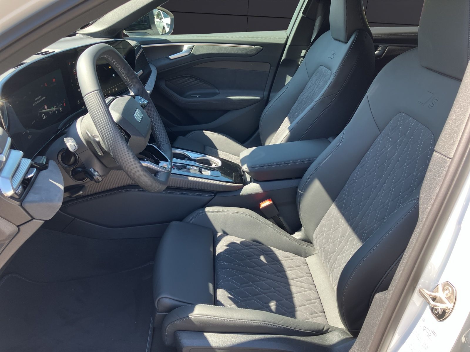 Fahrzeugabbildung Audi A6 Avant TDI 150 kW quattro S tronic Matrix