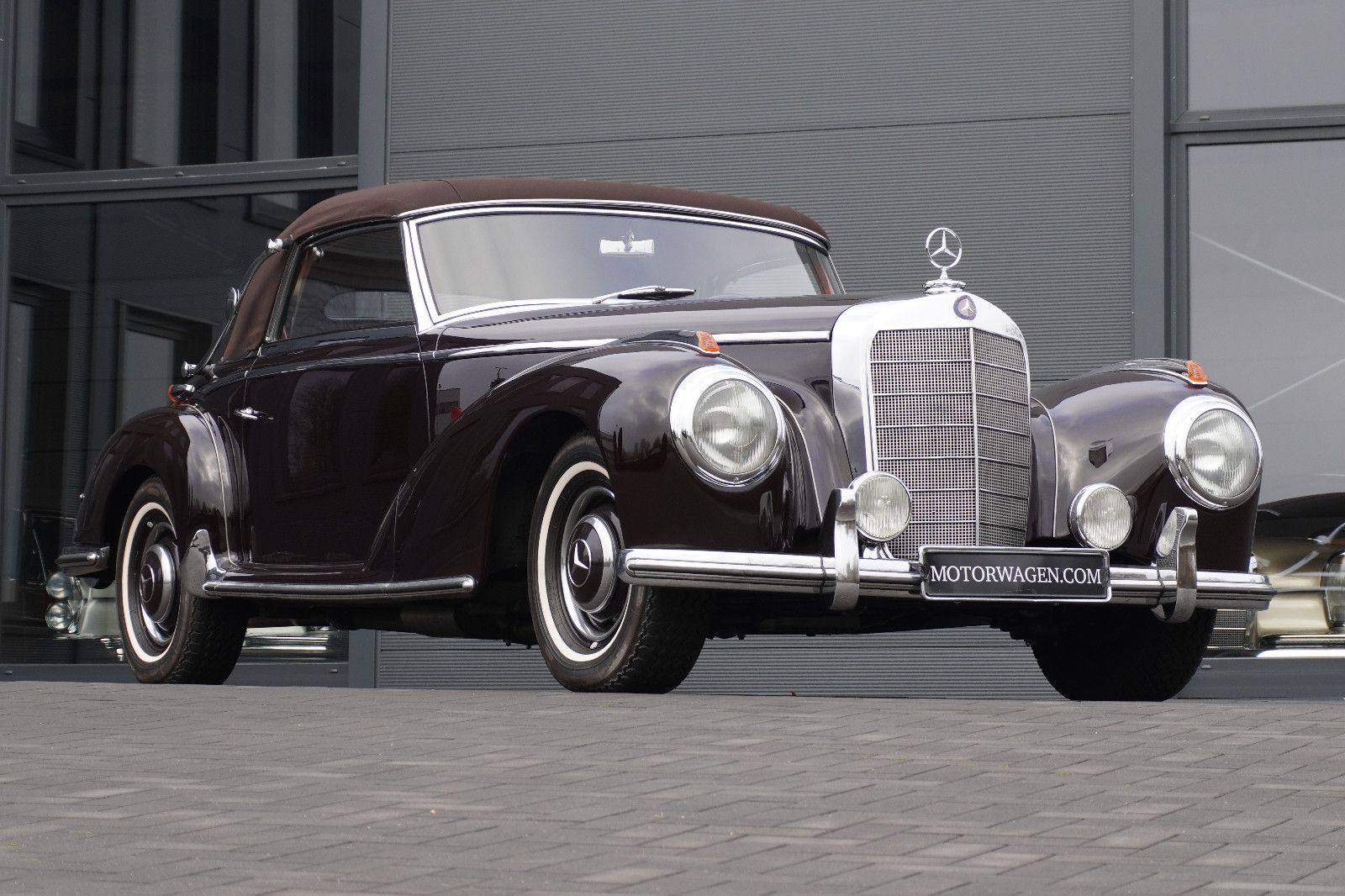 Fahrzeugabbildung Mercedes-Benz 300 S Cabriolet W 188