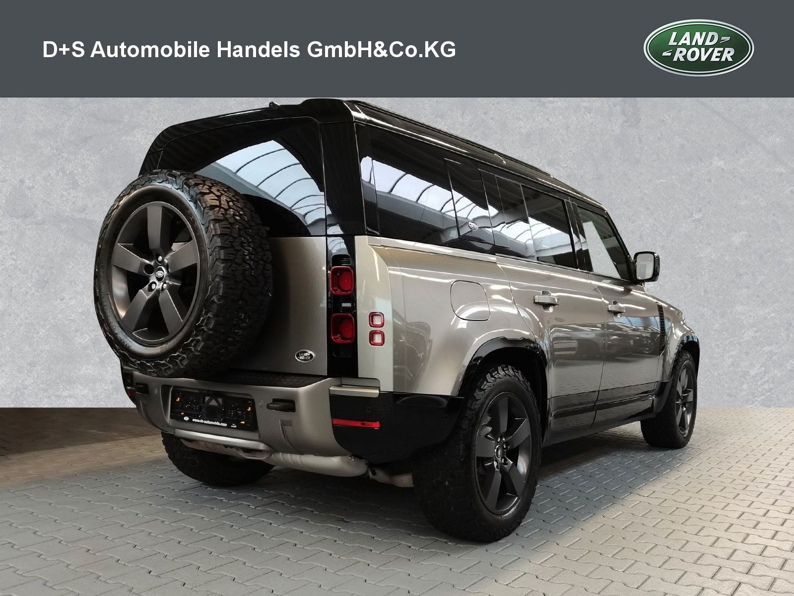 Land Rover Defender 110 D300 X-Dynamic HSE foto 2
