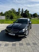 Mercedes-Benz C 63 AMG SPEEDSHIFT MCT Performance Package - gebrauchte Mercedes-Benz C 63 AMG aus dem Jahr 2013