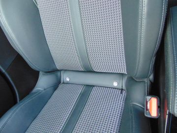 Bild 12 Peugeot 208 GT