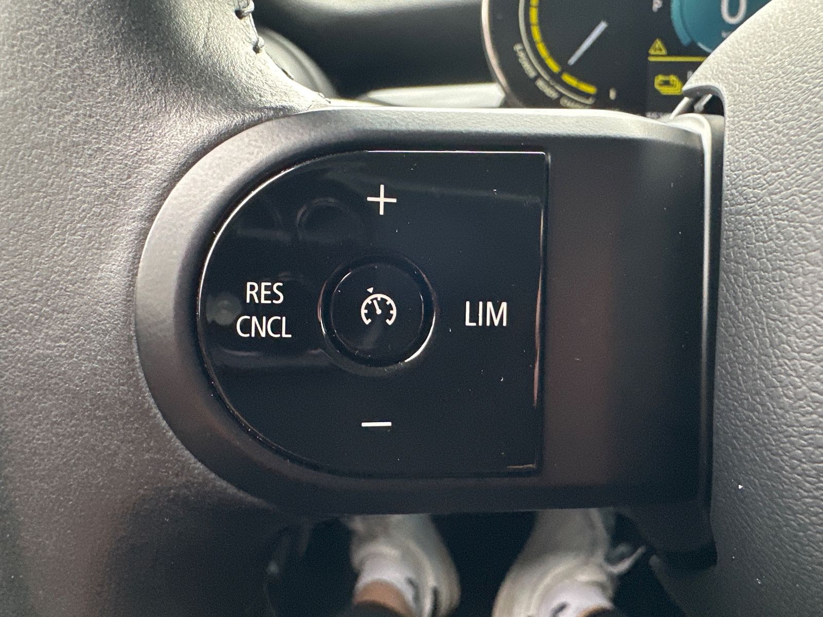 Fahrzeugabbildung MINI Cooper SE Classic Trim NAV+LED+SHZ+KEYLESS
