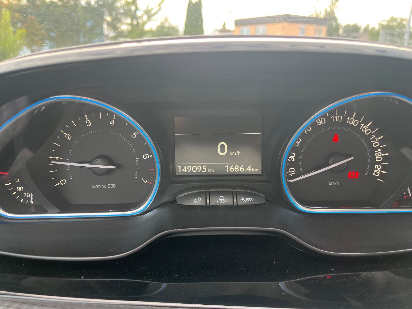 Peugeot 2008 Allure Navi 1.Hand