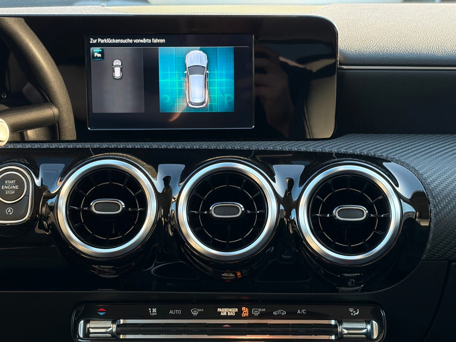 Fahrzeugabbildung Mercedes-Benz CLA 180 SB SHZ LKA MBUX CarPlay TEMP KLIMA Navi