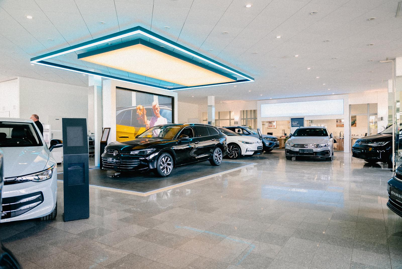showroom-image-top