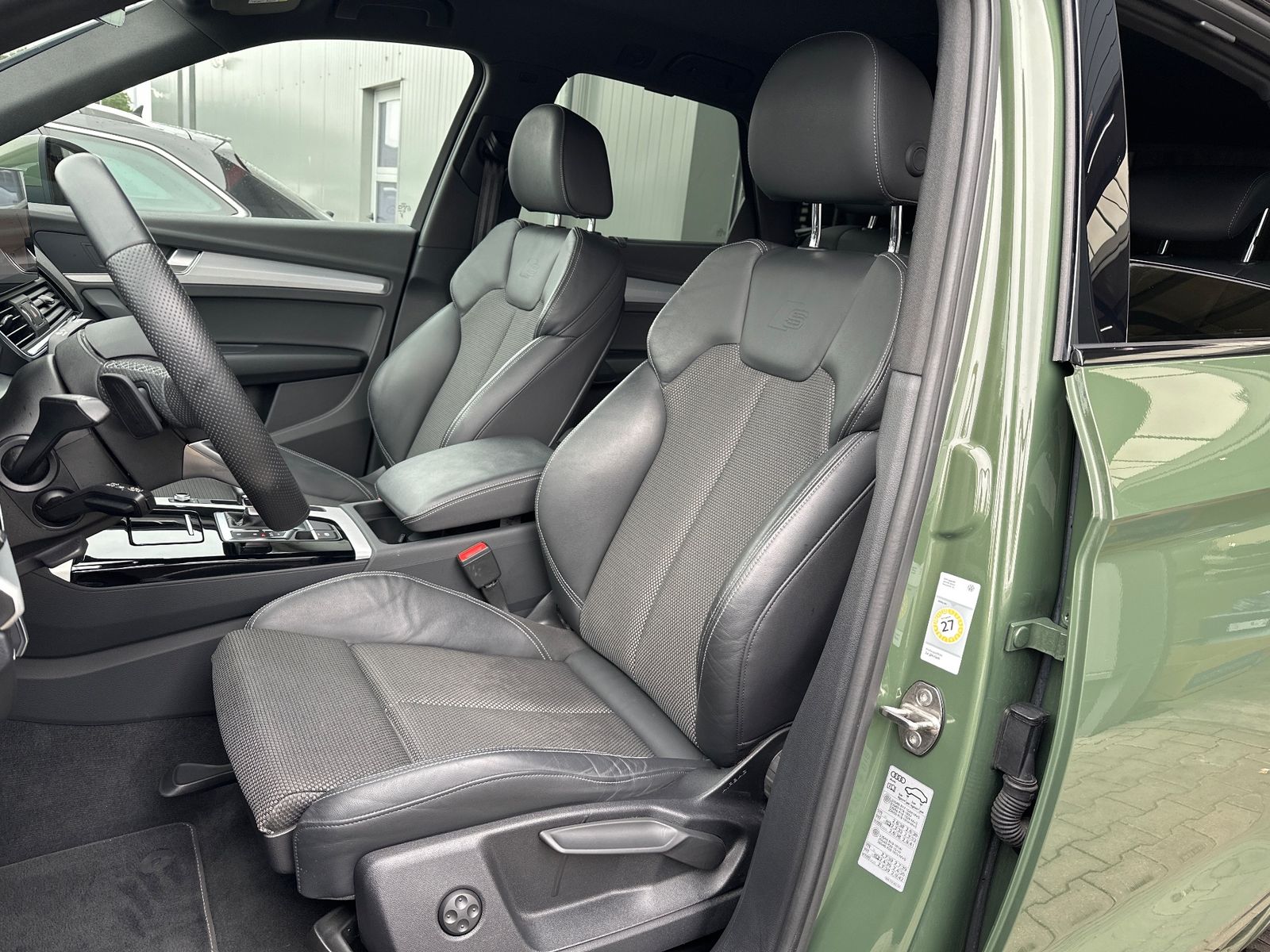 Fahrzeugabbildung Audi Q5 50 TFSI e Quattro S-Line NAV+LED+AHK+KAM