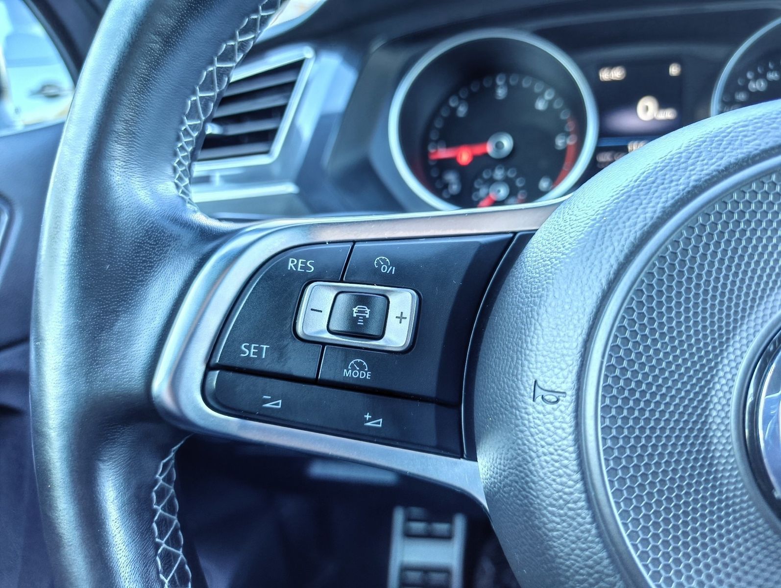 Fahrzeugabbildung Volkswagen Tiguan Highline 2.0 TDI (190 PS) 4Motion DSG