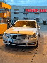 Mercedes-Benz Mercedes E 220 Avantgarde - Mercedes-Benz E 220 aus 2012 mit Diesel-Antrieb: Limousine