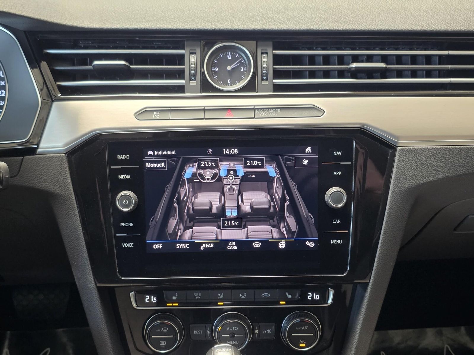 Fahrzeugabbildung Volkswagen Passat Variant 4M R-Line/Keyles/DAB/Carplay/Ahk
