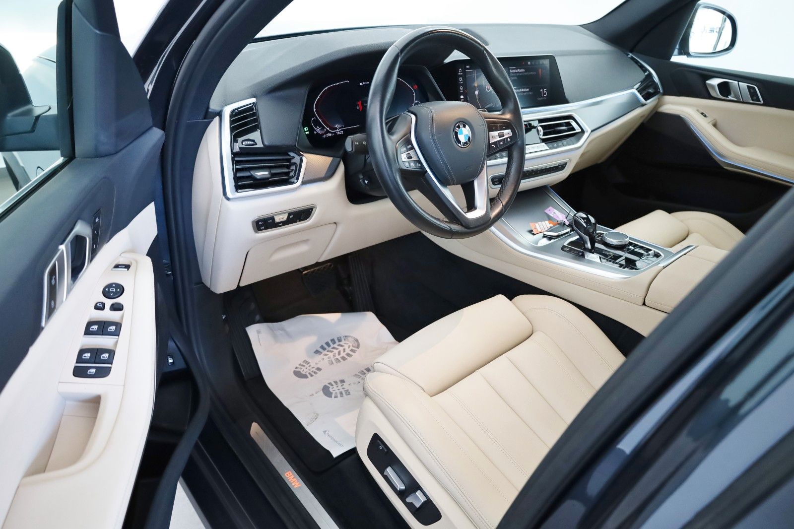 Fahrzeugabbildung BMW X5 xDrive 45e Leder,Navi,LED,Kamera,Kamera,ACC
