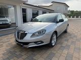 Lancia Delta 1.6 MJT DPF Silver - silberne Lancia Delta