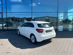Fahrzeugabbildung Mercedes-Benz A 180 Style LED Navi Einparkhilfe Sitzhzng. 16"