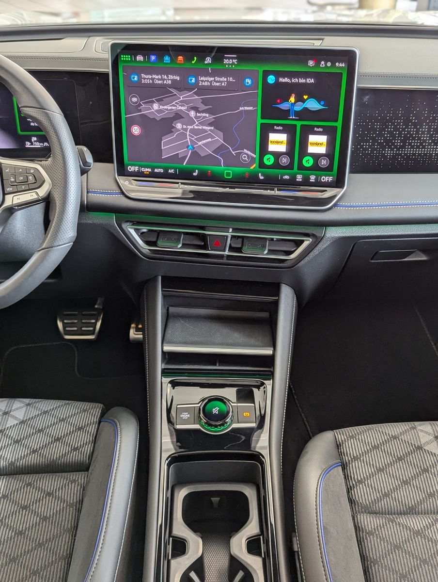 Photo du véhicule Volkswagen Tiguan 2.0TDI R-Line 4M Pano Black AHK Matrix 20