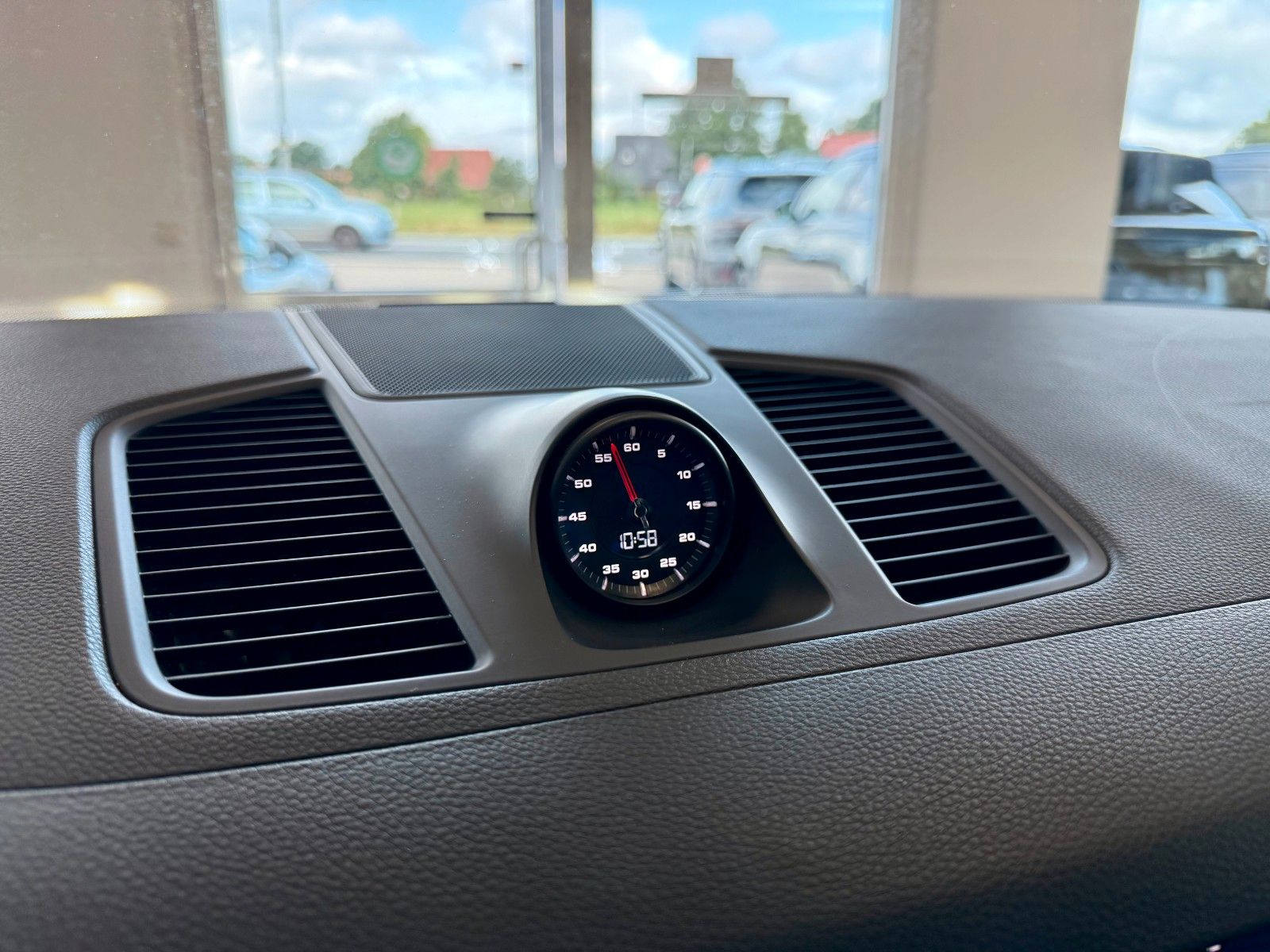 Fahrzeugabbildung Porsche Cayenne S Luftfederung/Panorama/ACC/SportChrono