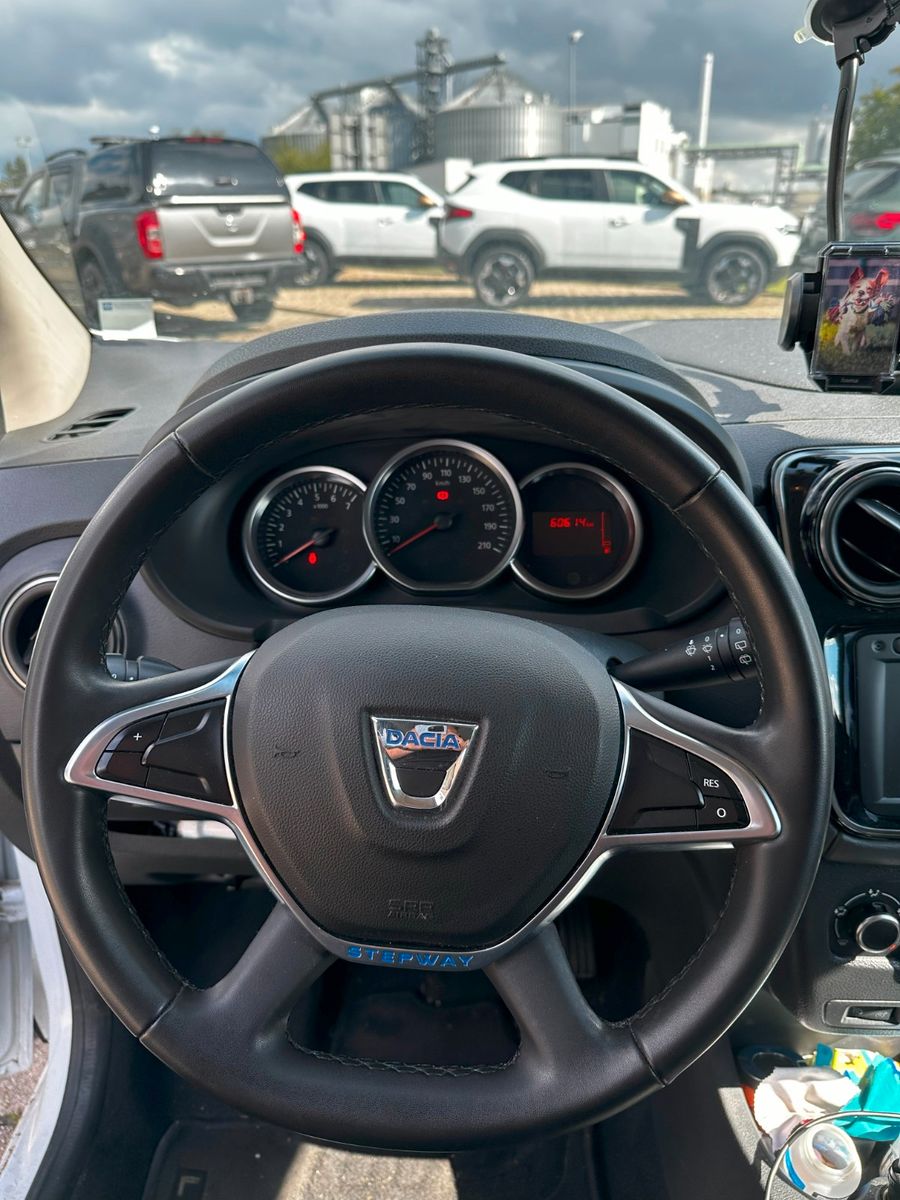 Fahrzeugabbildung Dacia Lodgy Stepway Plus