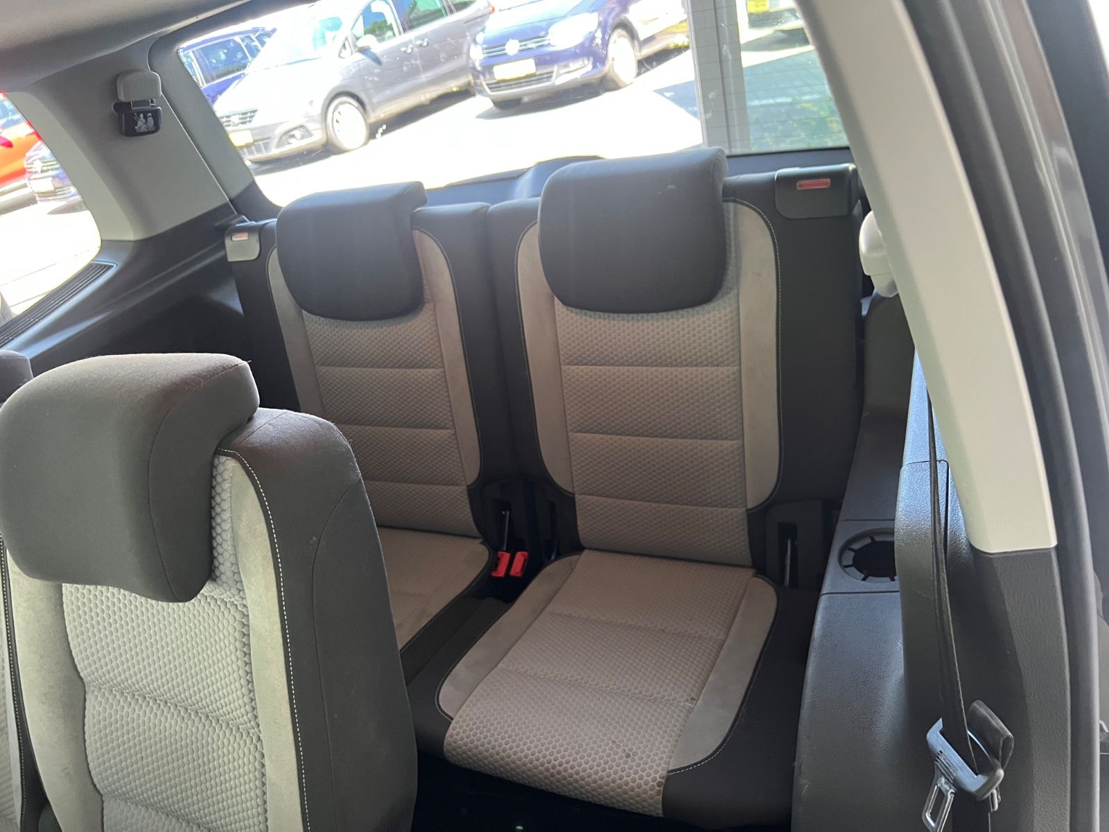 Fahrzeugabbildung Volkswagen Touran 1.4TSI CrossTouran * 7.Sitzer*PANO*KAMERA