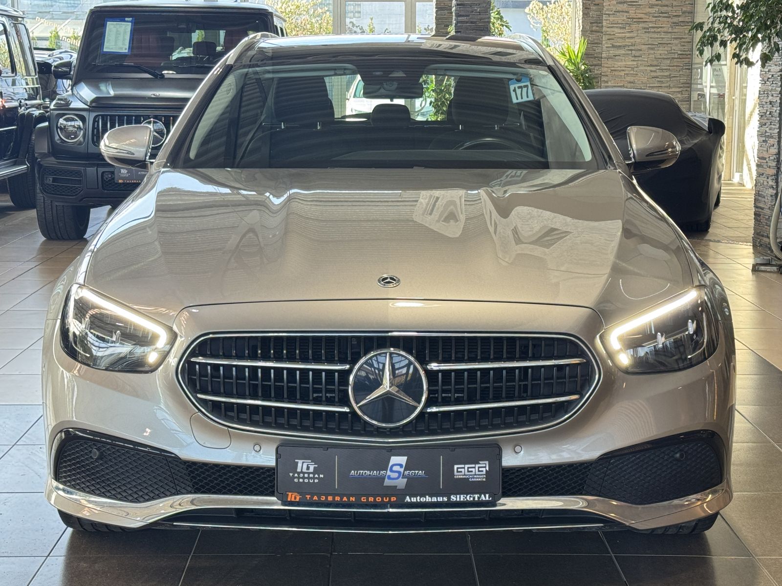 Mercedes-Benz E 300 e Business Pano R.Cam Navi LED SHZ DAB  imagem 2